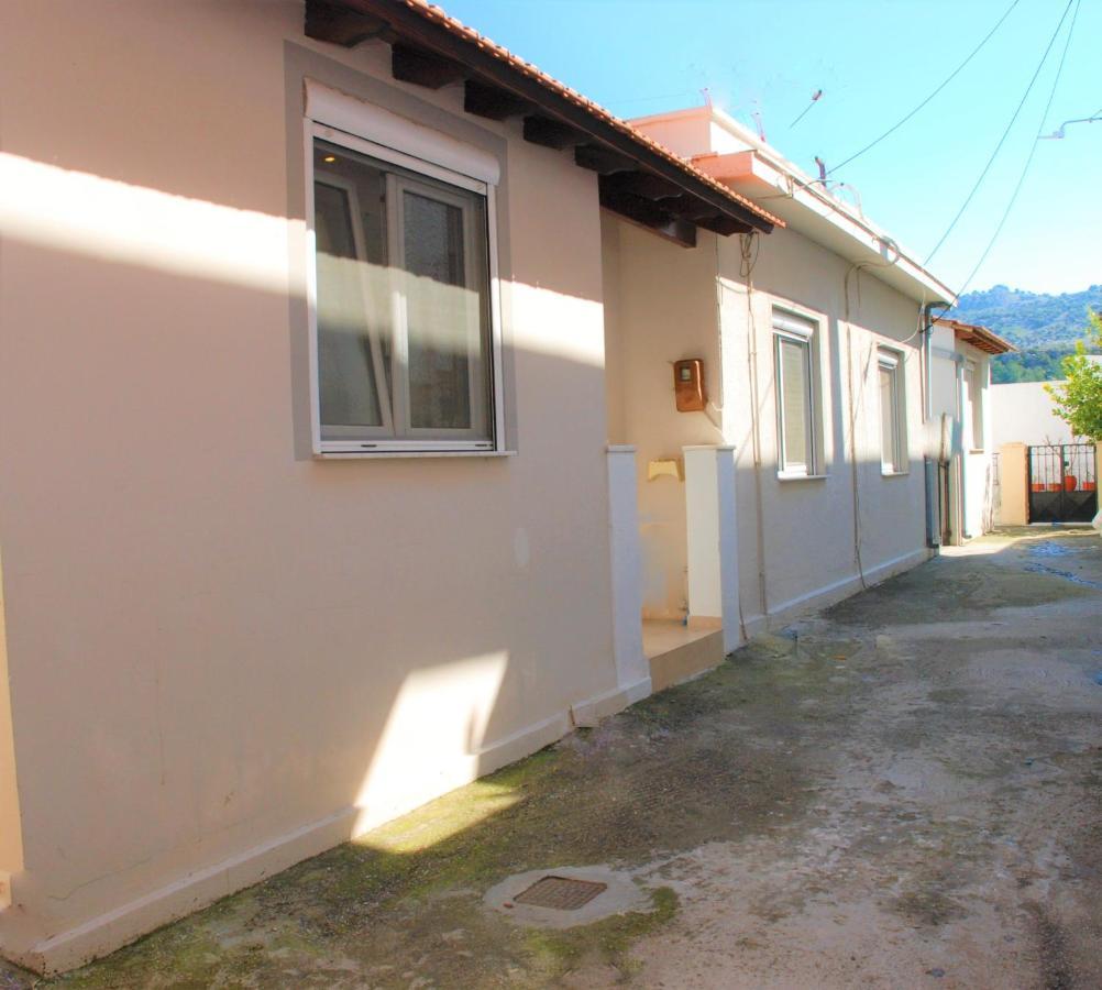 Kovi Lardos Village House Exterior photo